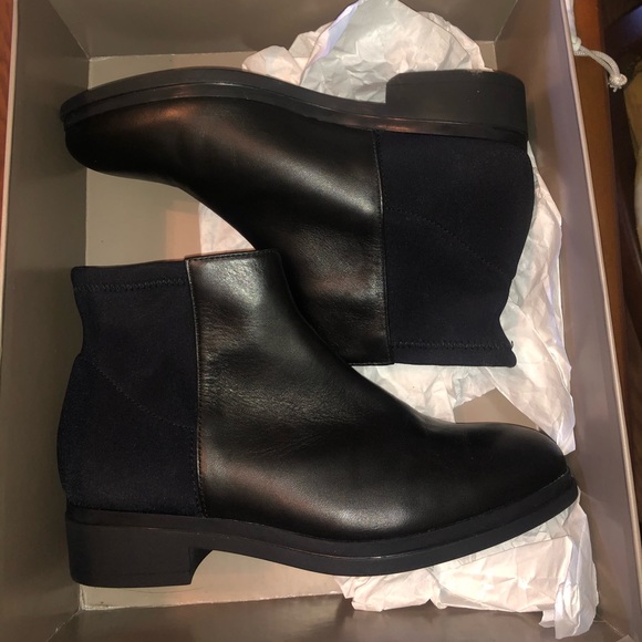 BCBG CLASSIC FLAT BOOT IN BLACK NEW NEVER WORN - Picture 5 of 6